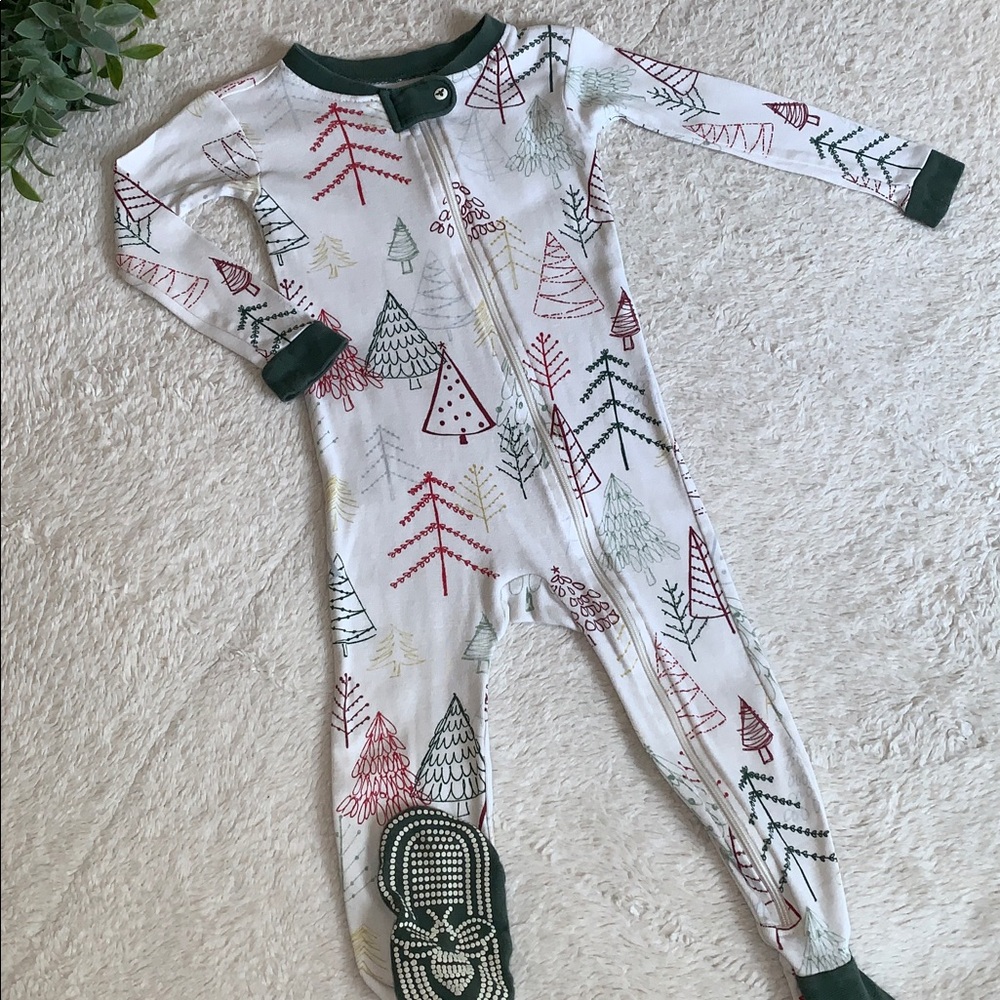 Burt’s Bees 18M Festive Tree Print One Piece Footie EUC